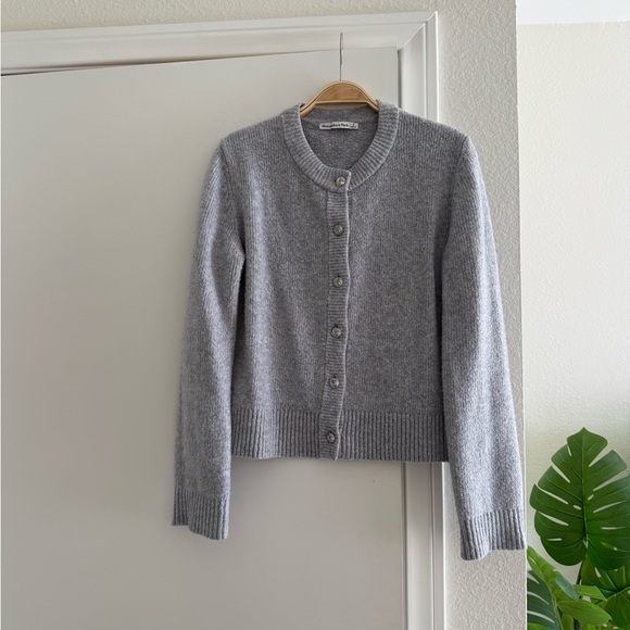 Abercrombie Gray Button-Up Women's Sweater - Picture 2 of 4